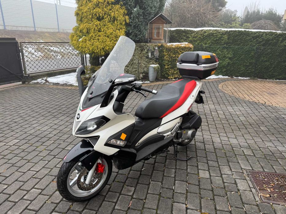 Aprilia SR MAX 300/125 można na kategorię B