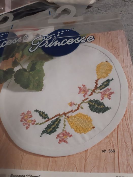 Diversos para bordar ponto cruz (bolsas, panos)