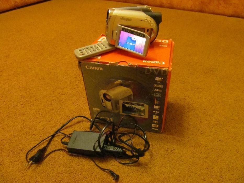 Продам DVD видеокамеру Canon DC21