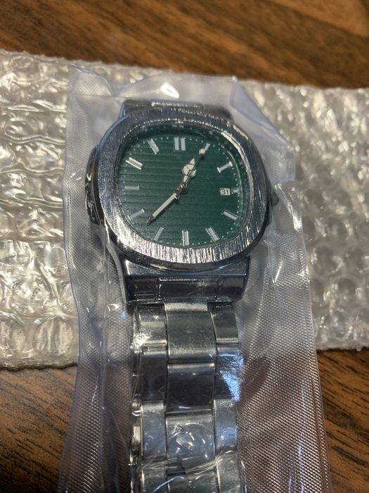 Новий чоловічий годинник