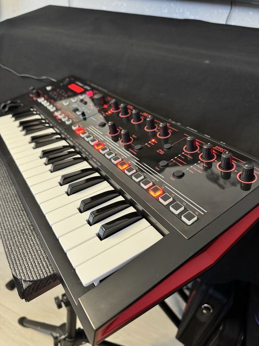 Синтезатор Roland JD‑Xi (аналог+цифра)