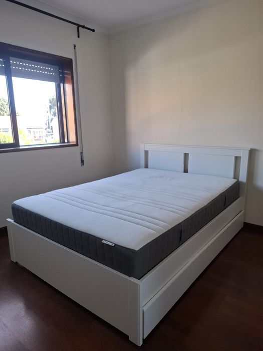 Cama (Songesand) + Colchão (HõvAg)