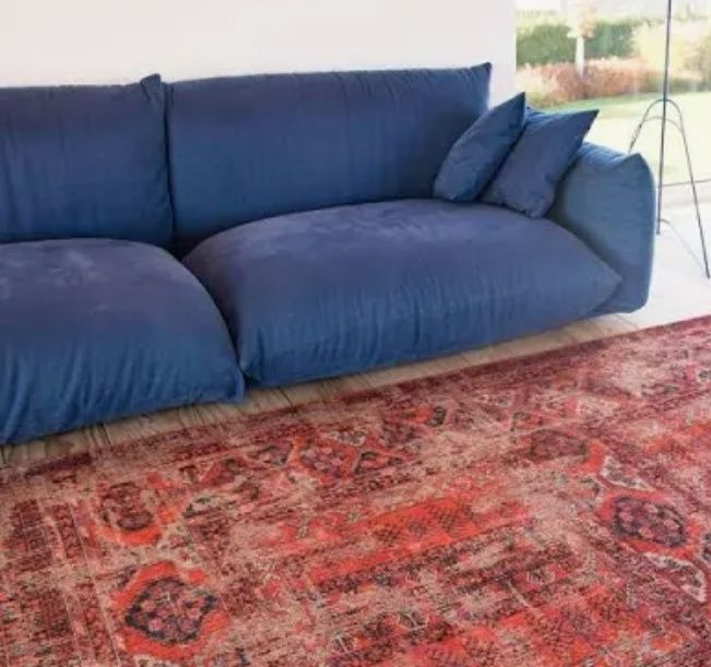 Sprzedam dywan Louis De Poortere dywan 782Red 8719 Salon/Sypialnia. 
Dywan kupiony w tamtym roku.