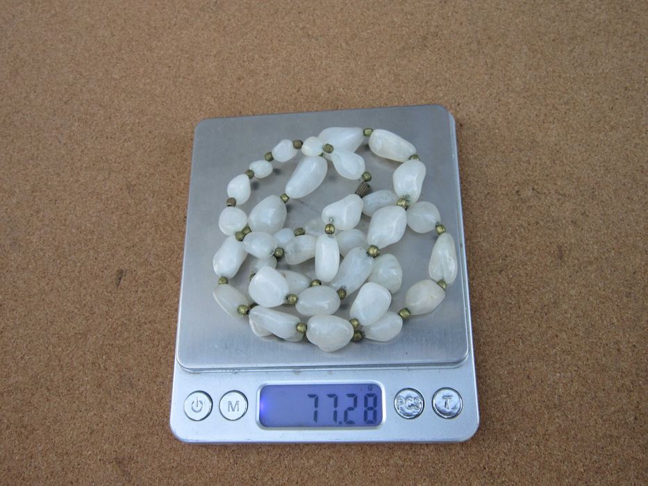 Бусы агат білий мінерал природний вага 77.28 грам