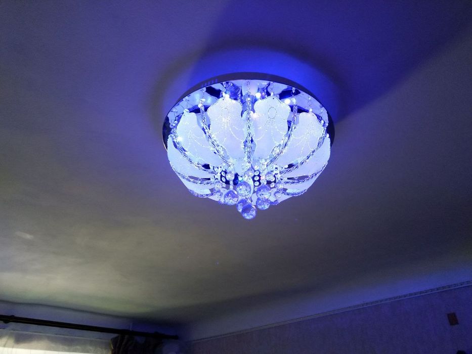 Продам люстру со светодиодной подсветкой