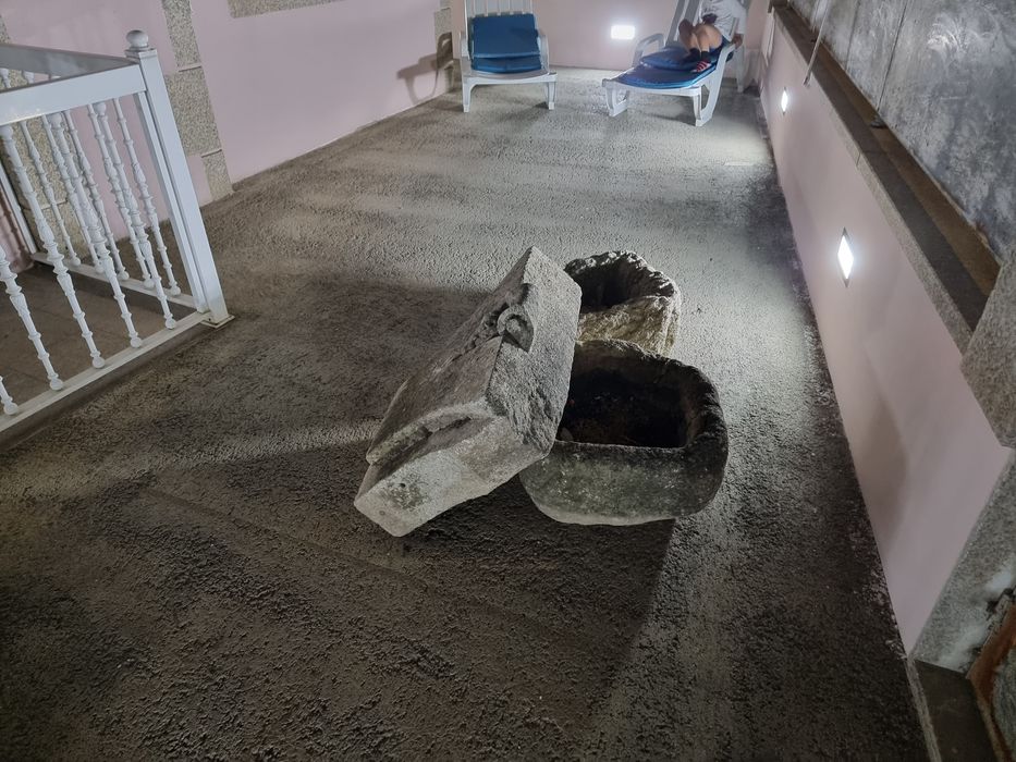 Pias em Pedra Antigas