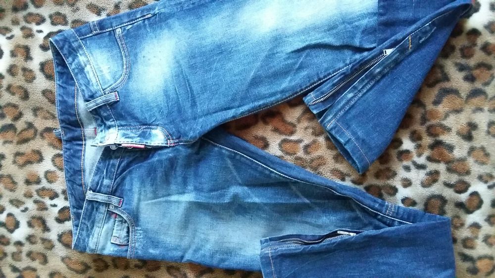 Джинсы Dsquared Италия