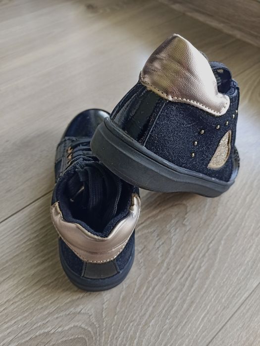 Botki trzewiki dziewczęce czarne lakierowane 26