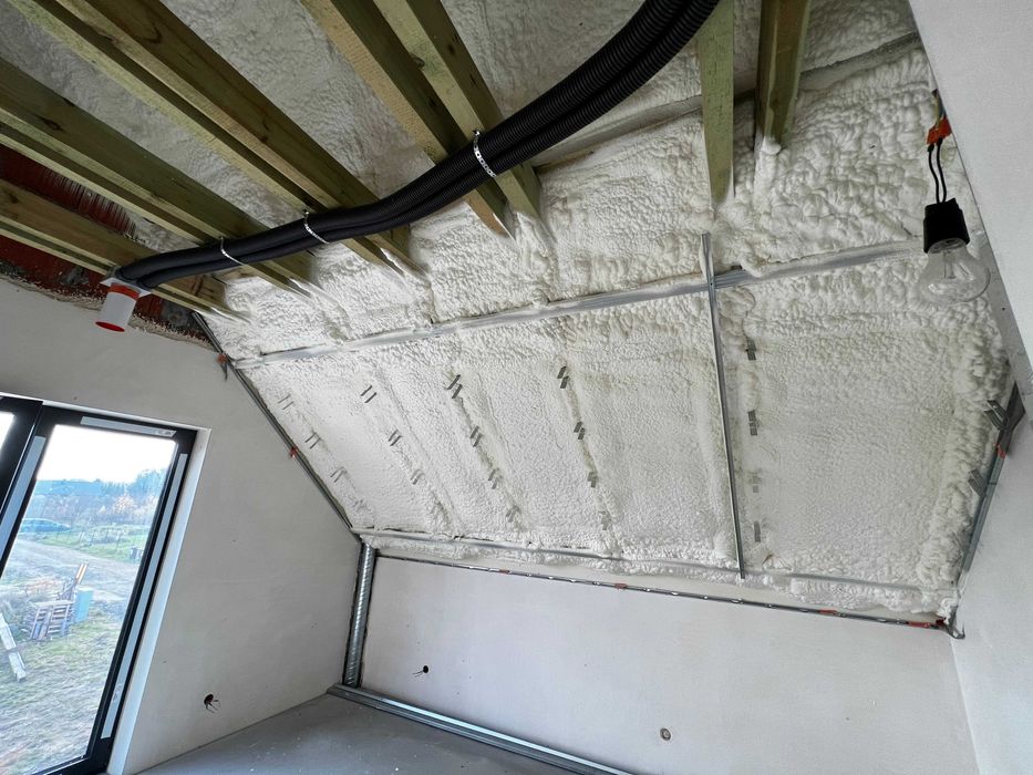 Ocieplanie poddaszy pianką PUR - Częstochowa