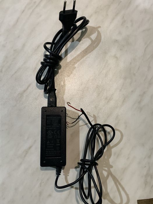 Блок питания 12V 2.0A