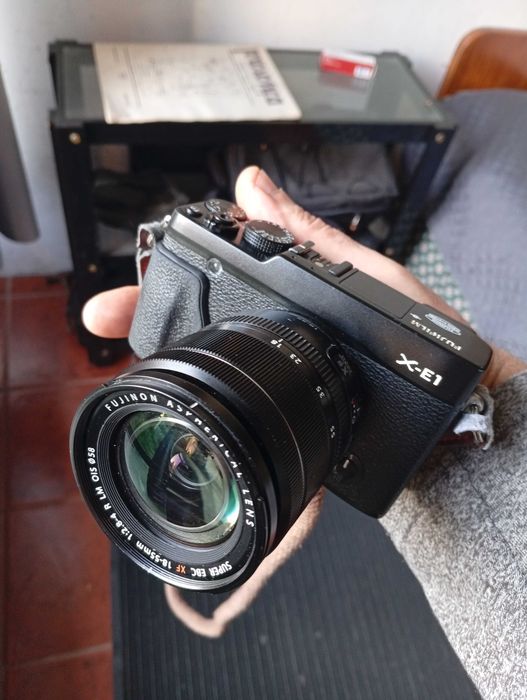 Fuji X-E1 com obj Super EBC 18-55mm. Fabricada integralmente no Japão.