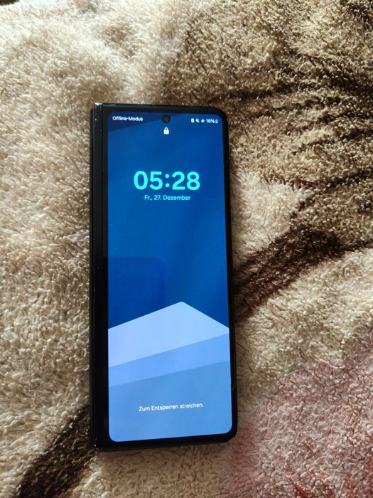 Продам телефон   Samsung Galaxy Z Fold (модель Z Fold3 або Z Fold4).
