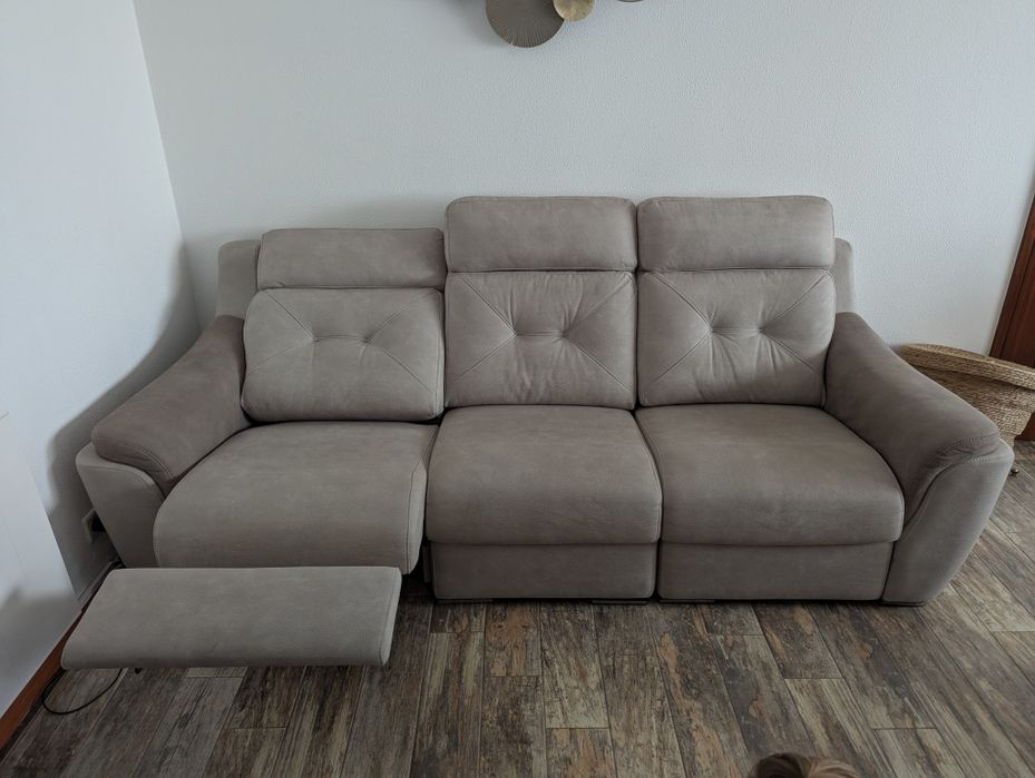 Sofá 3 lugares bege