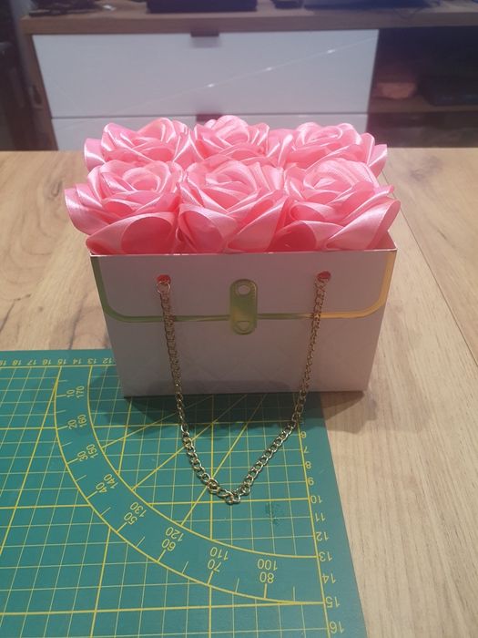 Flowerbox róże ze wstążki