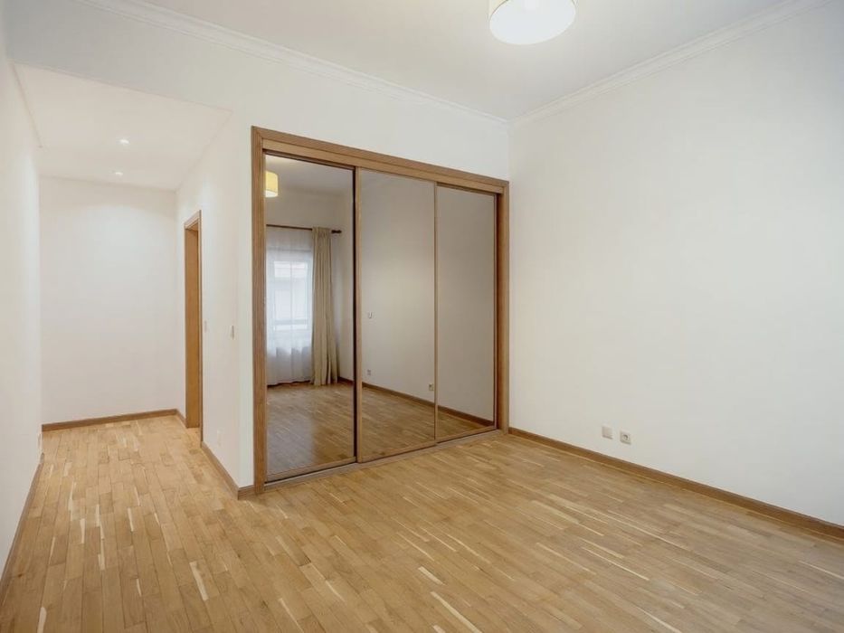 T3 AREEIRO 155m2 + 2 lugares Garagem - Prédio Renovado
