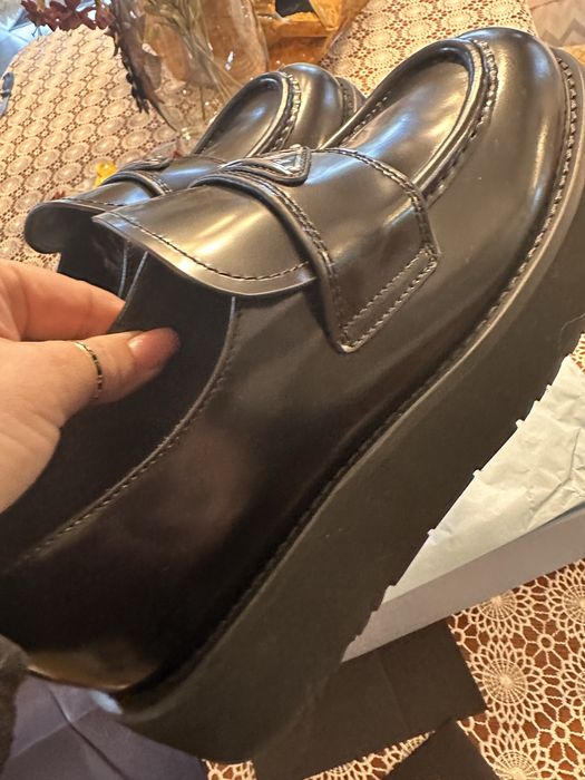 Eleganckie  czarne buty z ozdoba