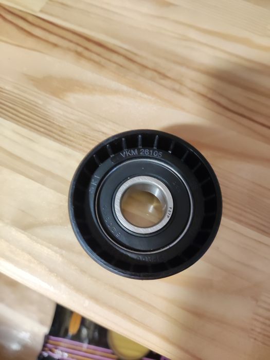 Ролик натягувача ременя SKF VKM 26105