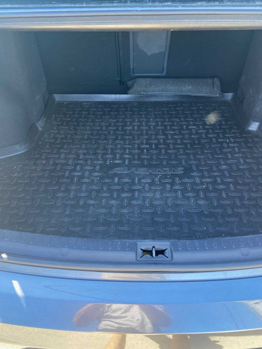 Toyota Avencis com Poucos km