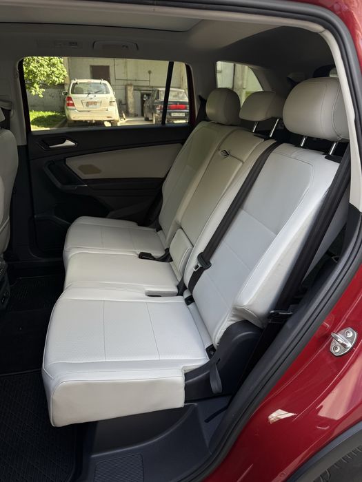 Volkswagen Tiguan Allspace R-Line 2.0 бензин 2018 року