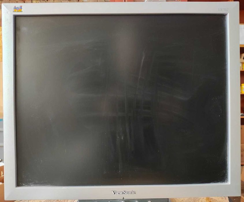 Монітори 17 дюймів