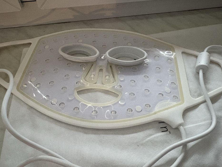 CurrentBody red light LED face mask