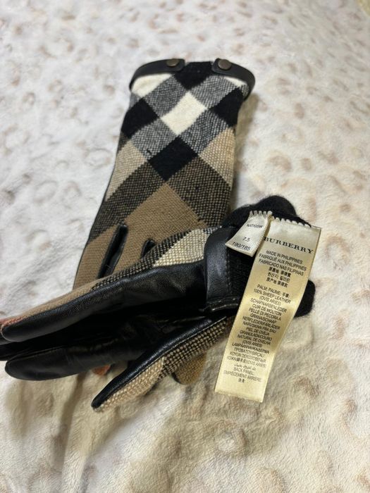 Luvas Burberry em pele e lã.