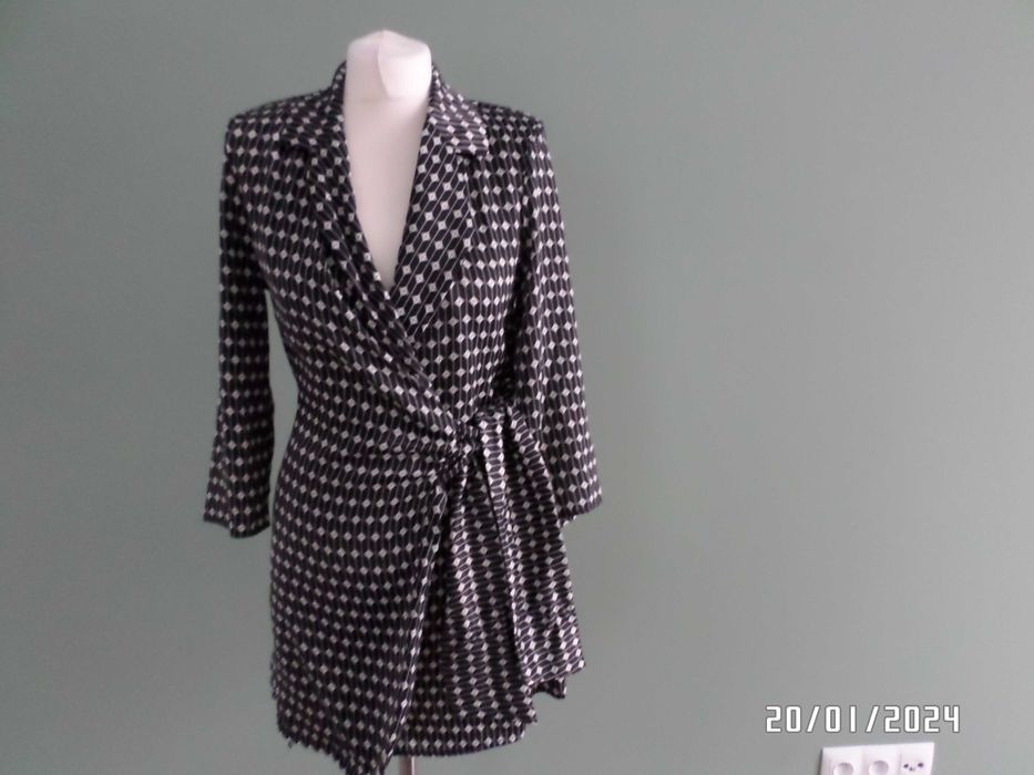 piękna sukienka-Firma-ZARA-rozmiar-S-36/38