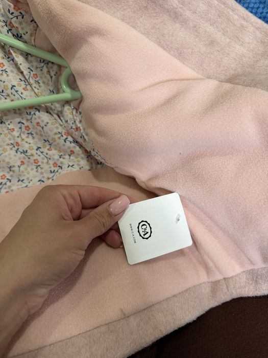 Рожеве пальто на дівчинку