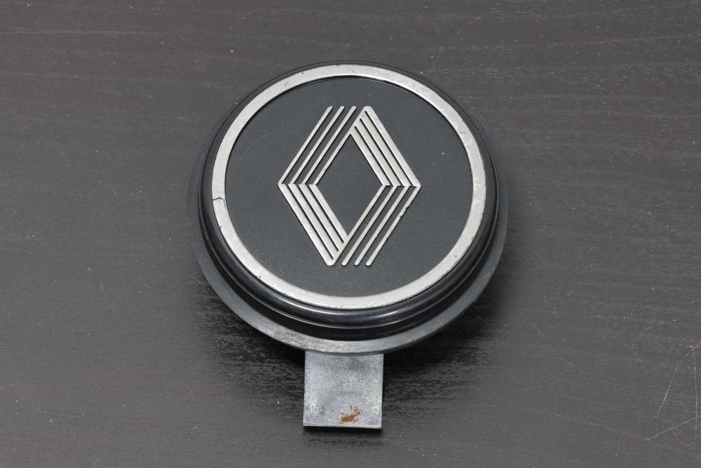 Emblemas de carros de diversas marcas