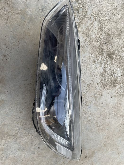 Ліва фара Ford Focus 3 Led