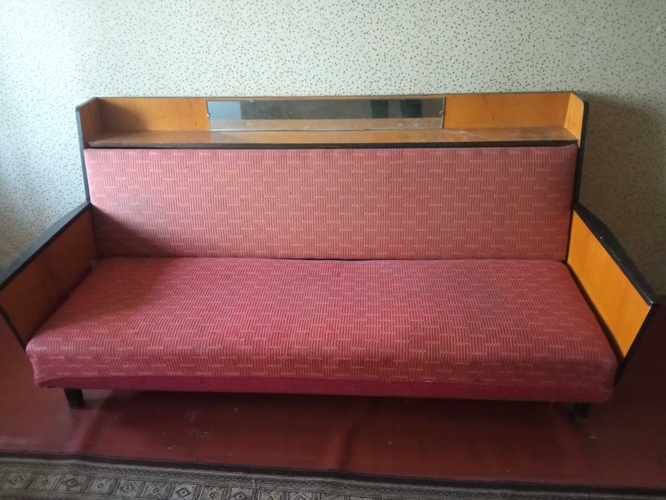 Продам диван двуспальный.