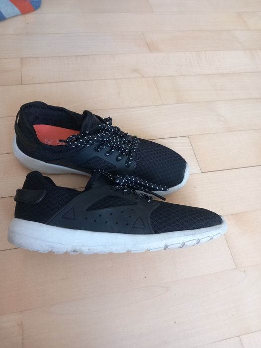 Buty sportowe firmy F&F