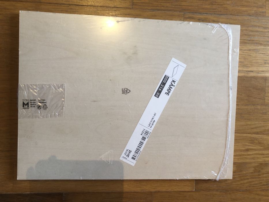 Prateleiras de madeira e metal