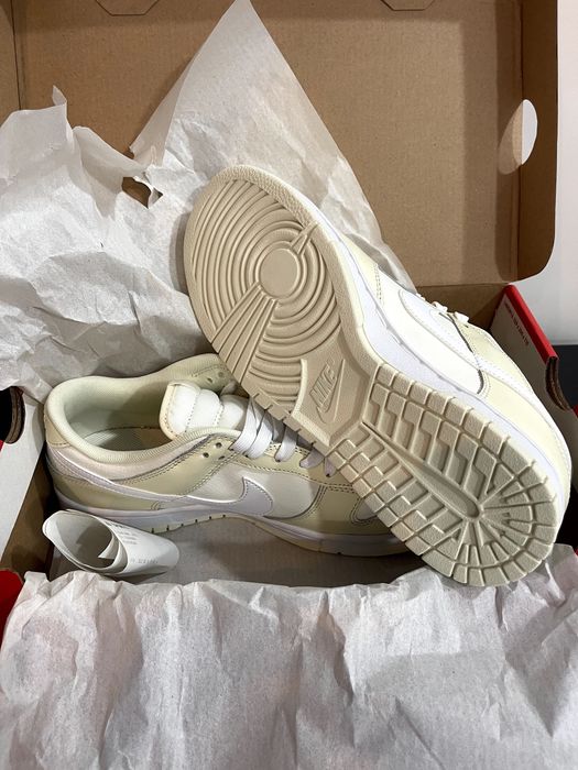 Nike dunk low Coconut milk