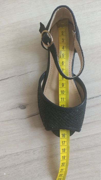 Sandałki dziewczęce r.24