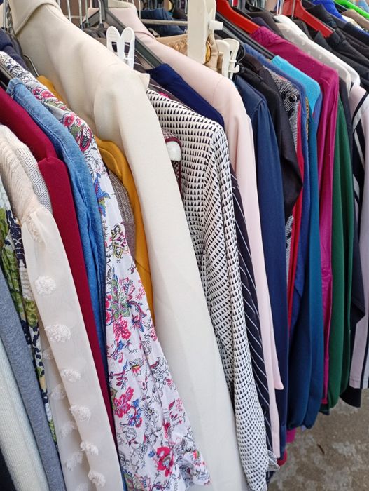 Roupa e calçado semi novo 1€ apenas
