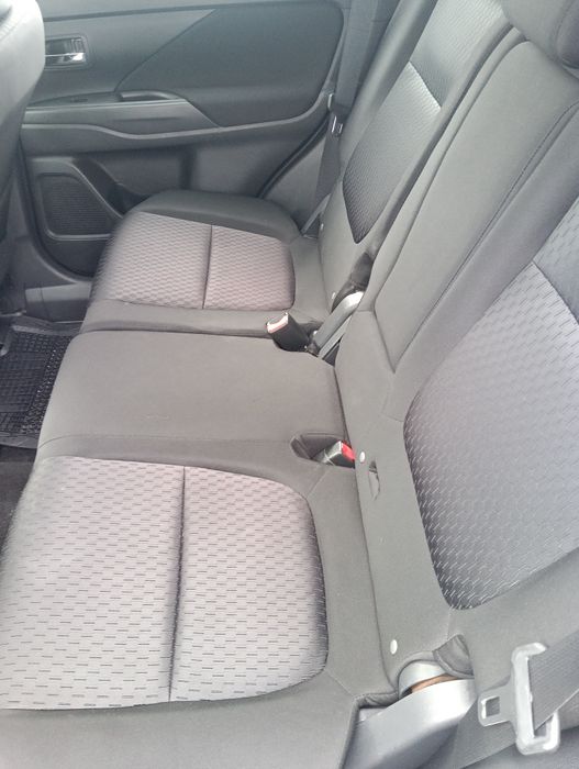 Машина Mitsubishi Outlander