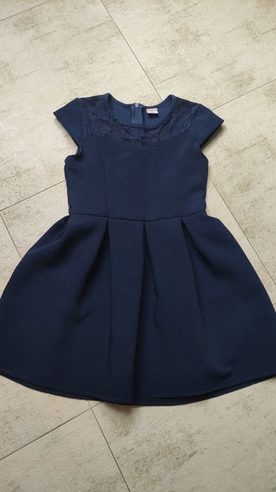 Sukienka granatowa na rozpoczęcie roku szkolnego