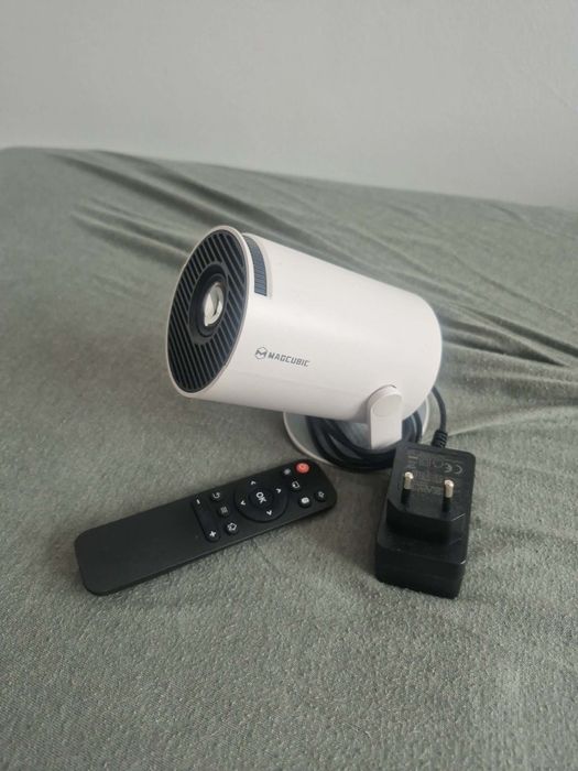 Projektor z multimediami