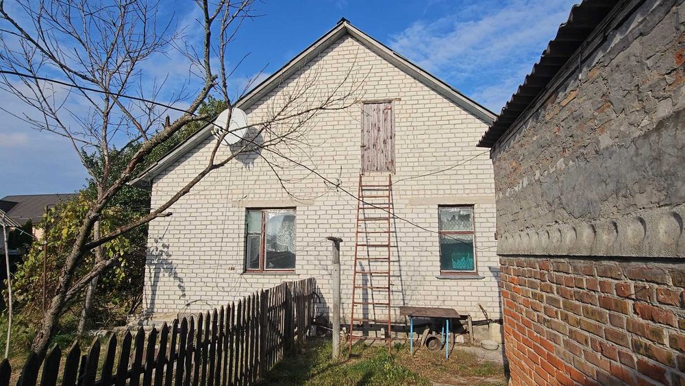 Капітальний будинок поруч з центром міста Баришівка 22 сотки - Є Відео