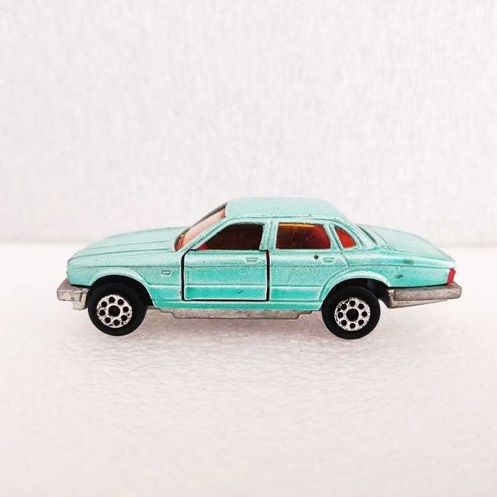 Majorette 293 Jaguar XJ6 escala 1:65