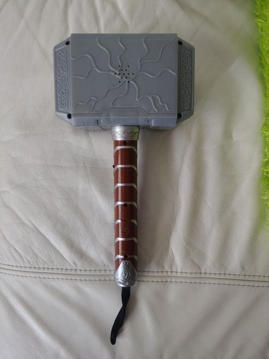 Młot Thora Mjolnir Avengers z Dźwiękiem (30x15 cm)