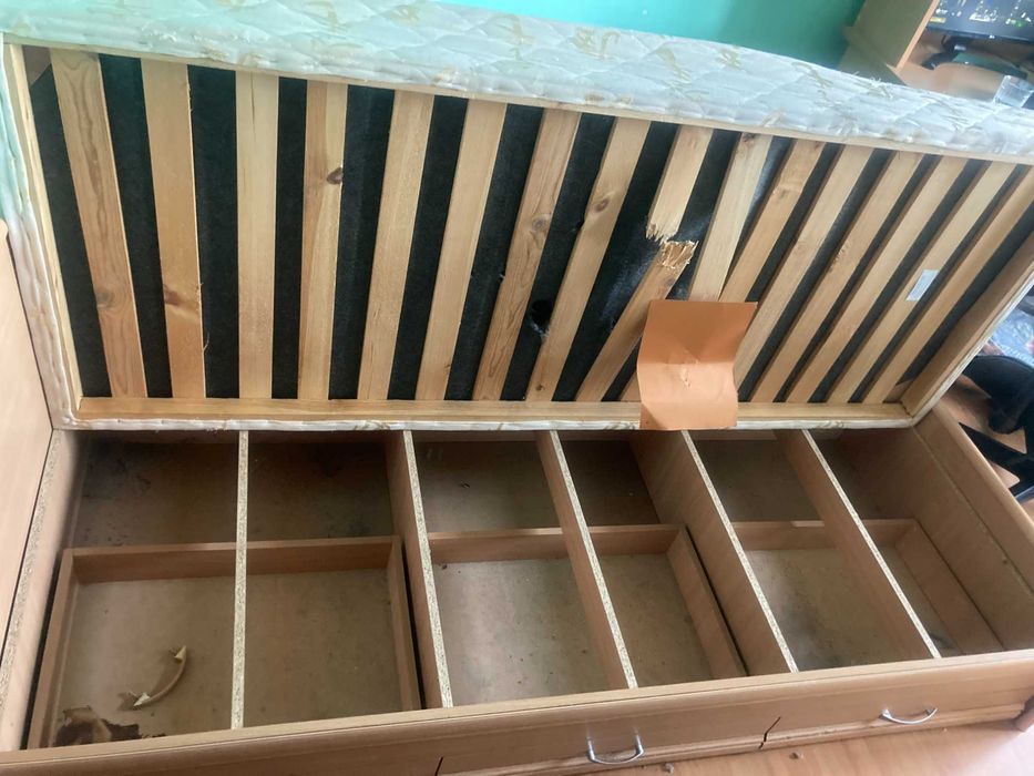 Ліжко  деревьяне 2м*0.9м з матрацом. самовивіз.