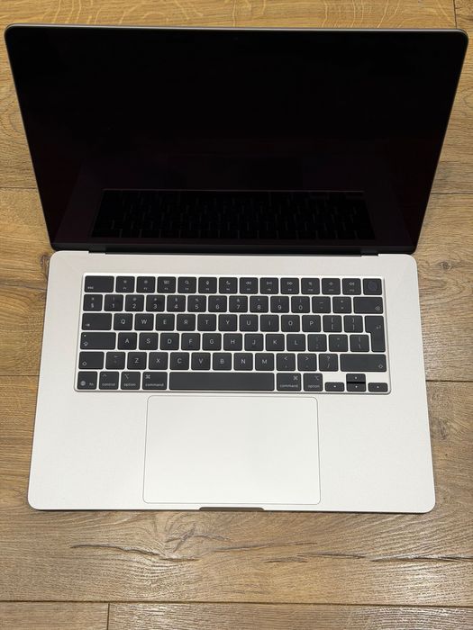 MacBook Air 15" M4 (GPU 10 rdzeni), RAM 16 GB, dysk 512 GB SSD, 70 W