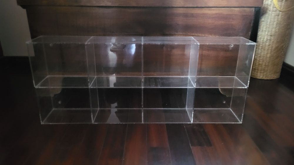 Estantes em acrílico