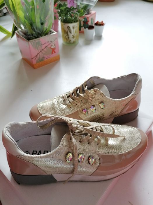 vários calçados 37