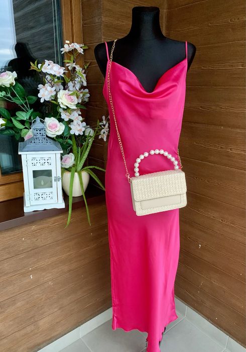 Sukienka satynowa maxi różowa na ramiączkach z rozporkiem (S)