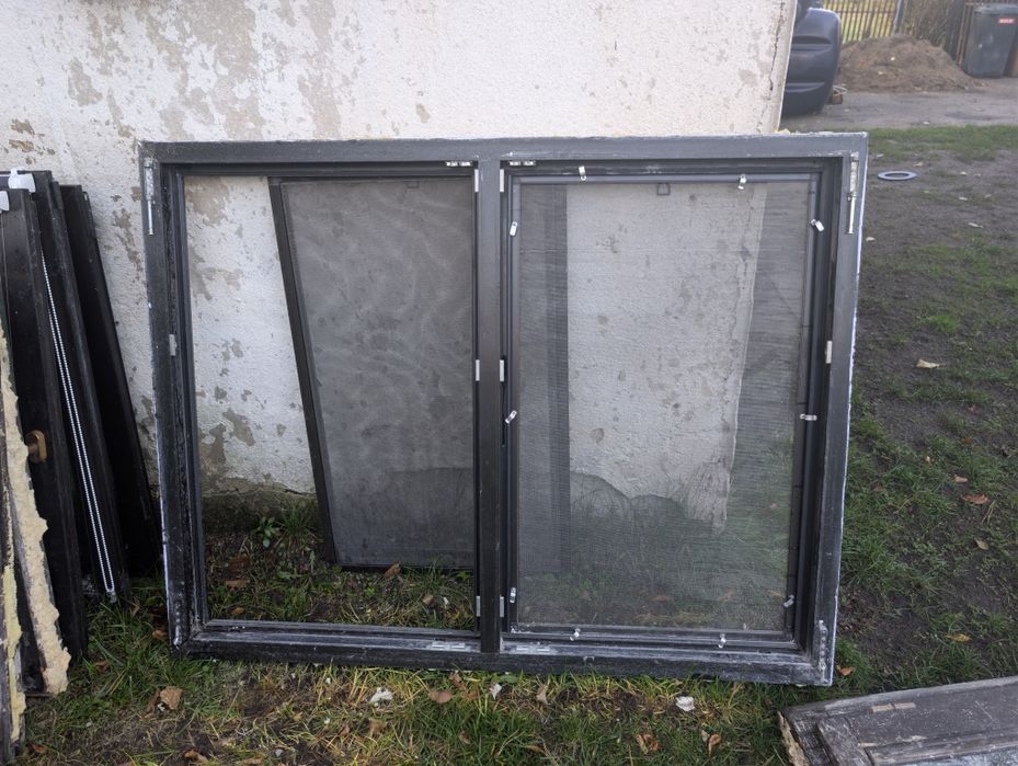 Okno dwuskrzydłowe brązowe