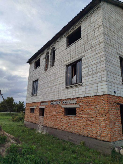 незавершене будівництво та земельна ділянка 24 сот., с. Великосілки