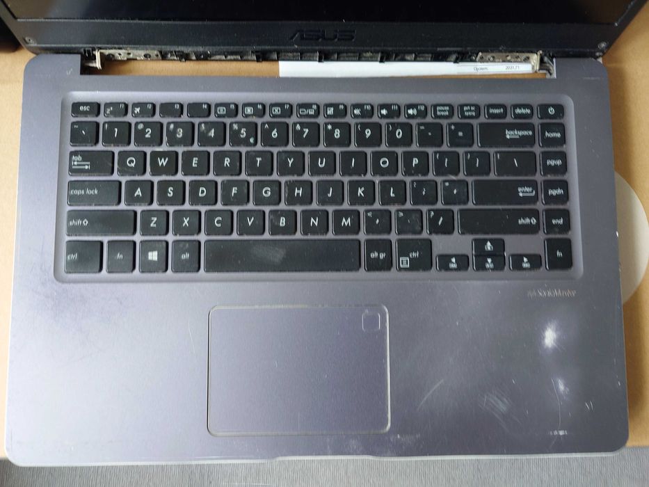 Laptop ASUS R520U